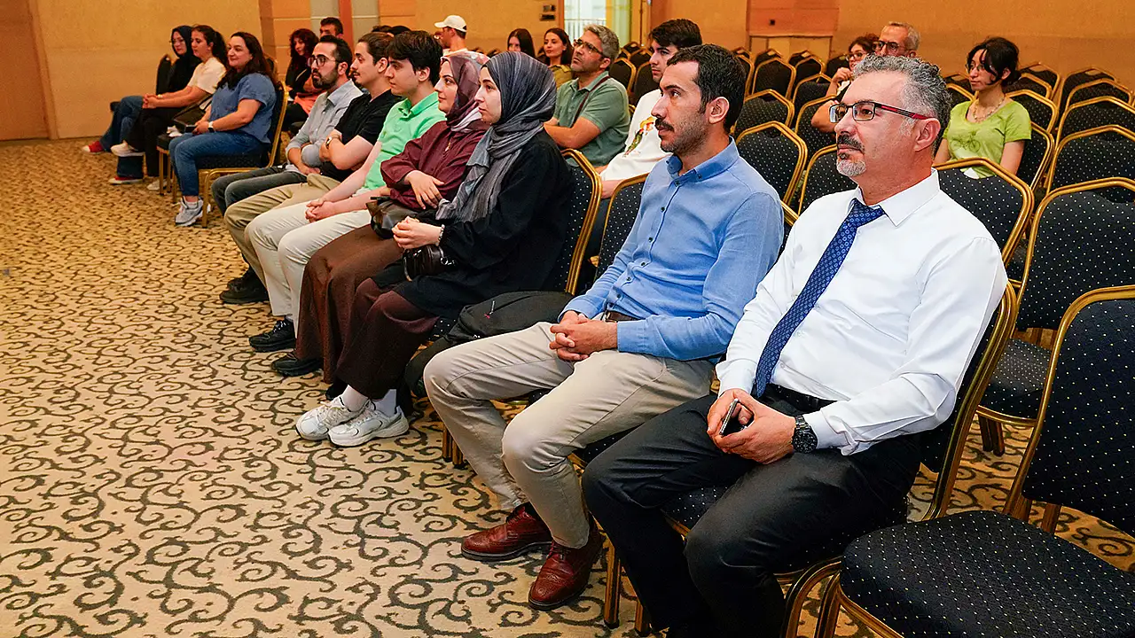 Konya Teknik Üniversitesinden aday öğrencilere yapay zeka ve kariyer semineri haber fotoğrafı