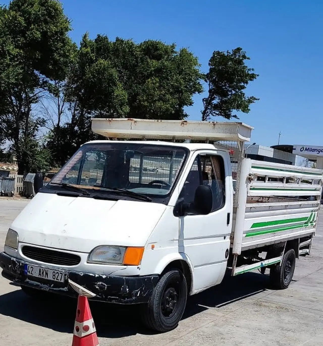 Konya'da çalınan kamyonet yakıtı bitince yol kenarında bulundu haber fotoğrafı