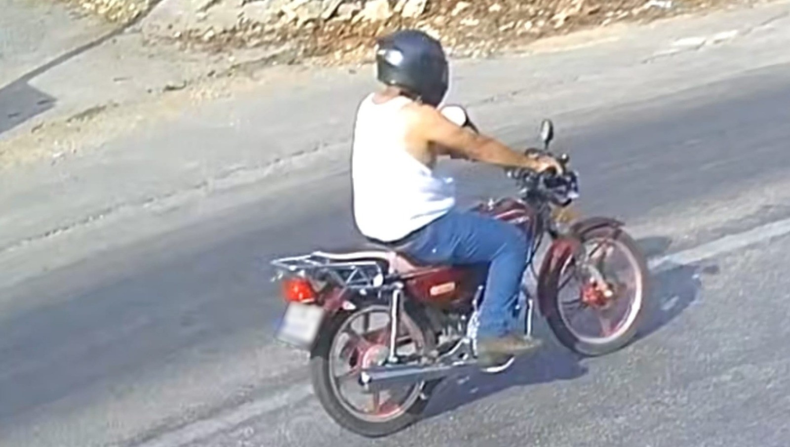 80 yaşındaki adamın boynunu kırmaya çalışıp feci şekilde darp etti! O anlar kameraya böyle haber fotoğrafı