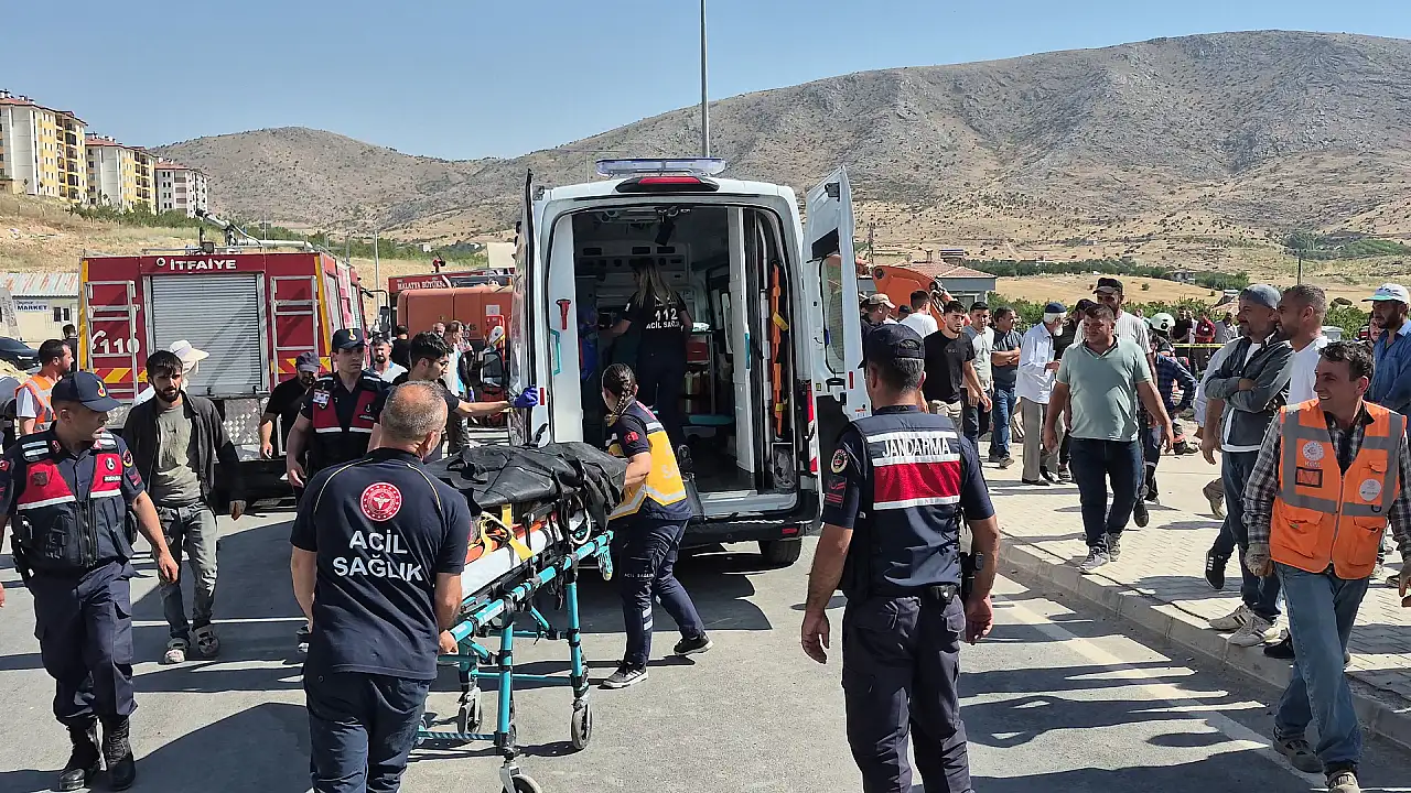 Malatya Yeşilyurt'ta konut inşaatındaki göçükte iki işçi hayatını kaybetti haber fotoğrafı