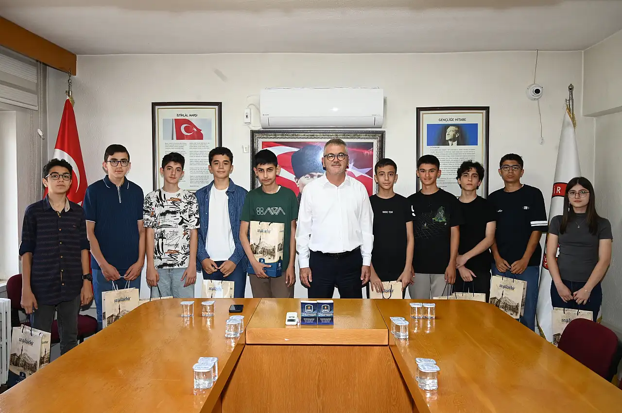 Seydişehir Belediye Başkanı Hasan Ustaoğlu LGS derecelilerini ödüllendirdi haber fotoğrafı