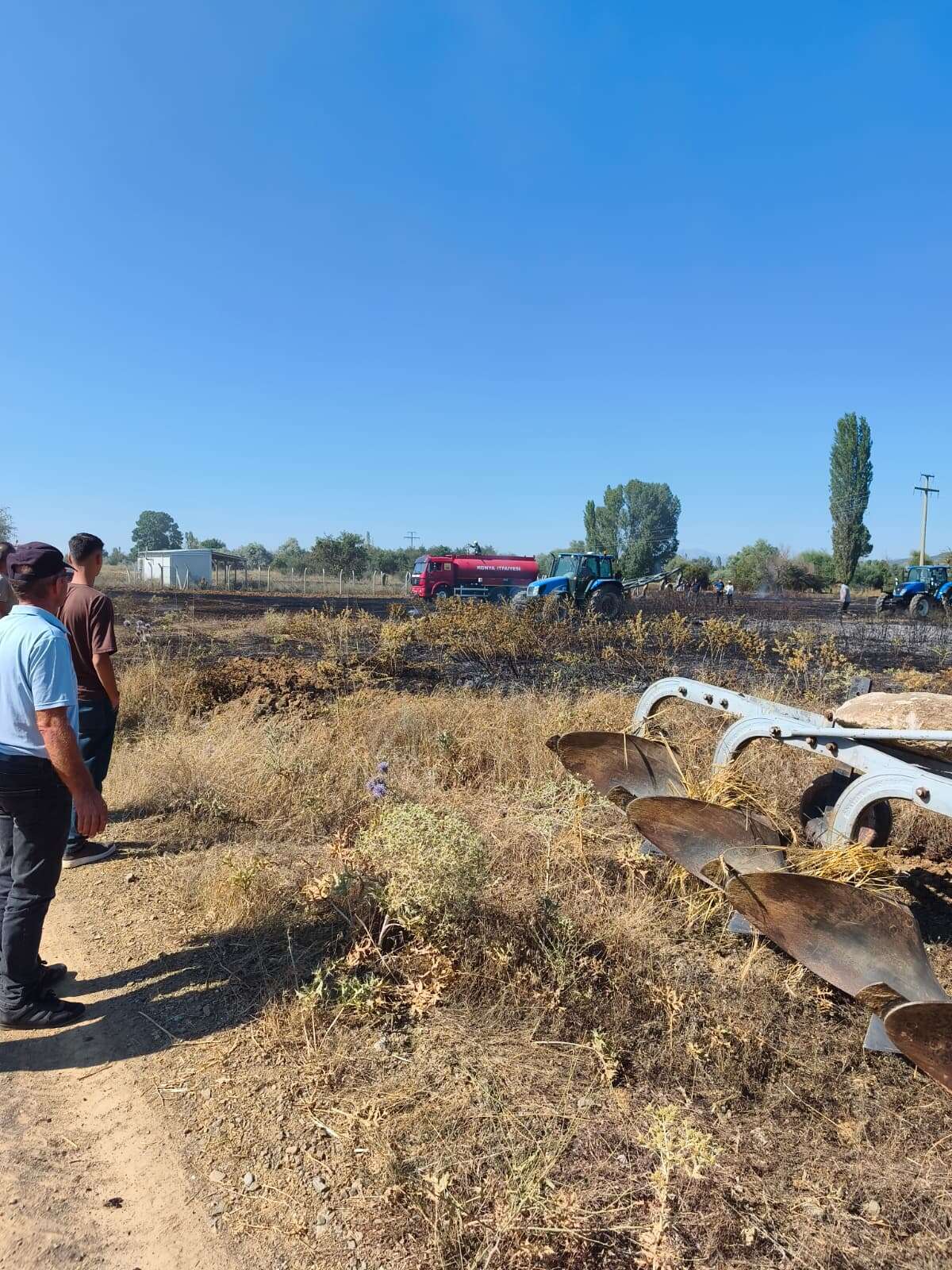 Konya Seydişehir'de buğday tarlası yangını itfaiye ekiplerince büyümeden söndürüldü haber fotoğrafı