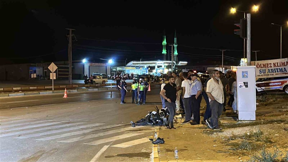 Aksaray'da otomobil ile motosikletin çarpıştığı kazada iki çocuk ağır yaralandı haber fotoğrafı