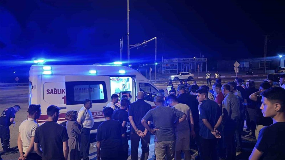 Aksaray'da otomobil ile motosikletin çarpıştığı kazada iki çocuk ağır yaralandı haber fotoğrafı