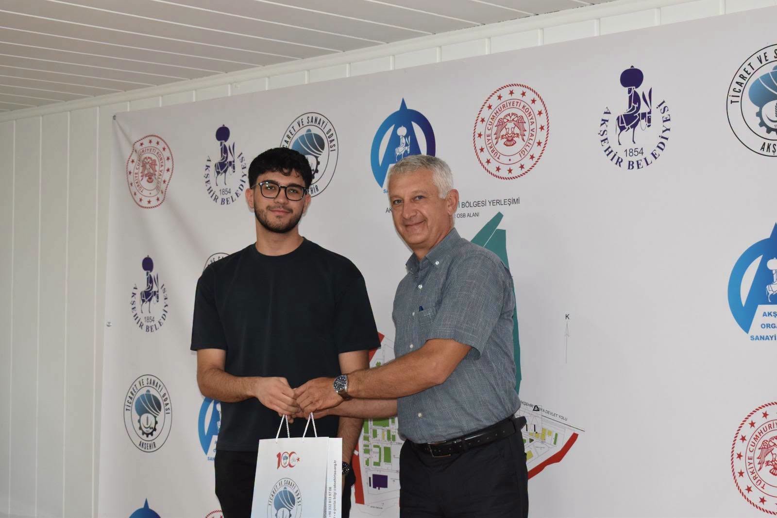 Türkiye birincilerine Akşehir'de anlamlı ödül haber fotoğrafı