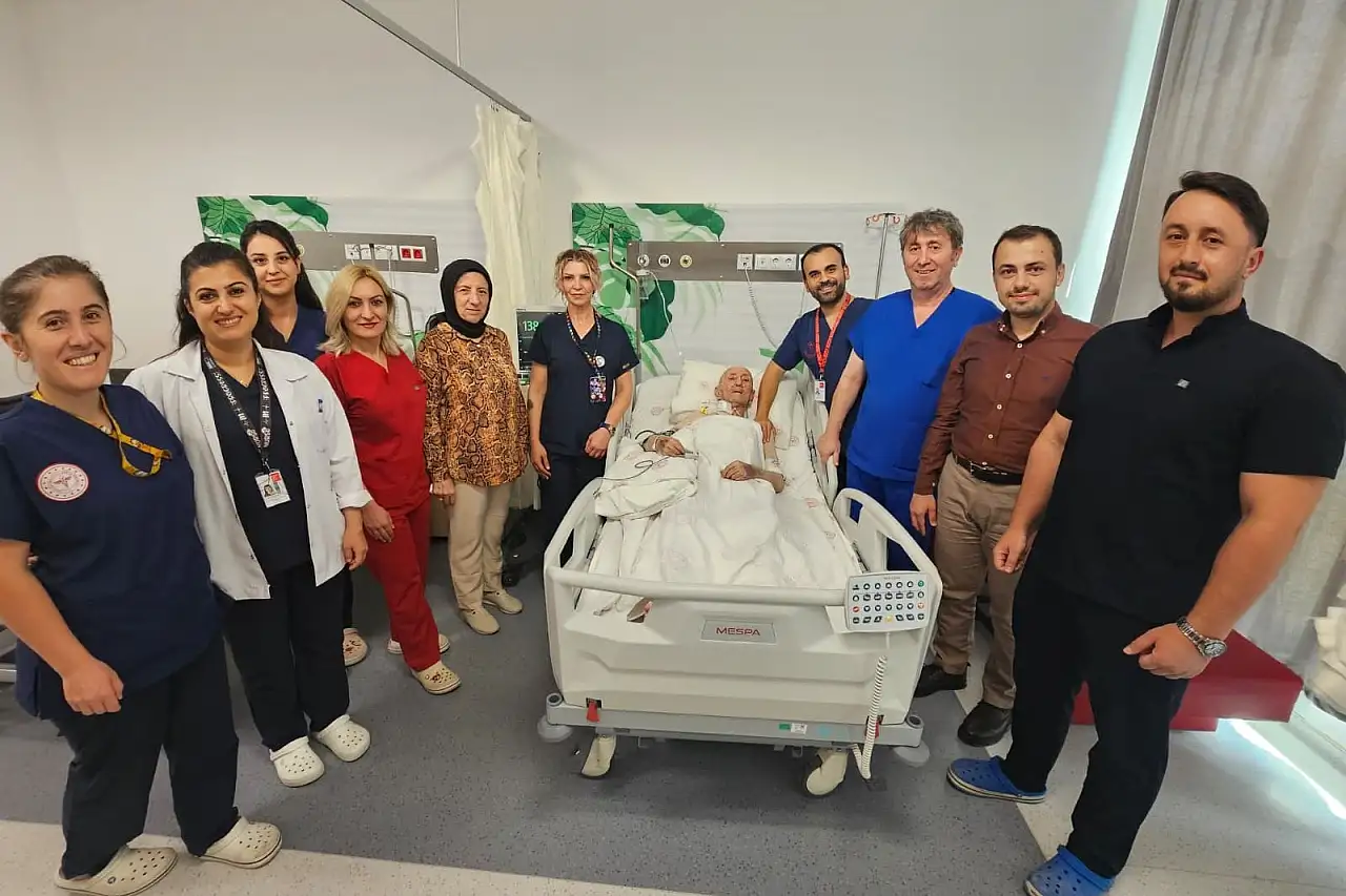Kayseri'den Niğde'ye Sevk Edilen Hasta TEVAR Yöntemiyle Sağlığına Kavuştu haber fotoğrafı