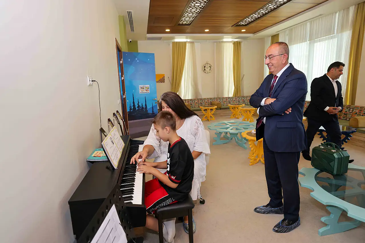 Konya'da miniklerden robotik şov - Geleceğin üreticileri burada yetişiyor haber fotoğrafı