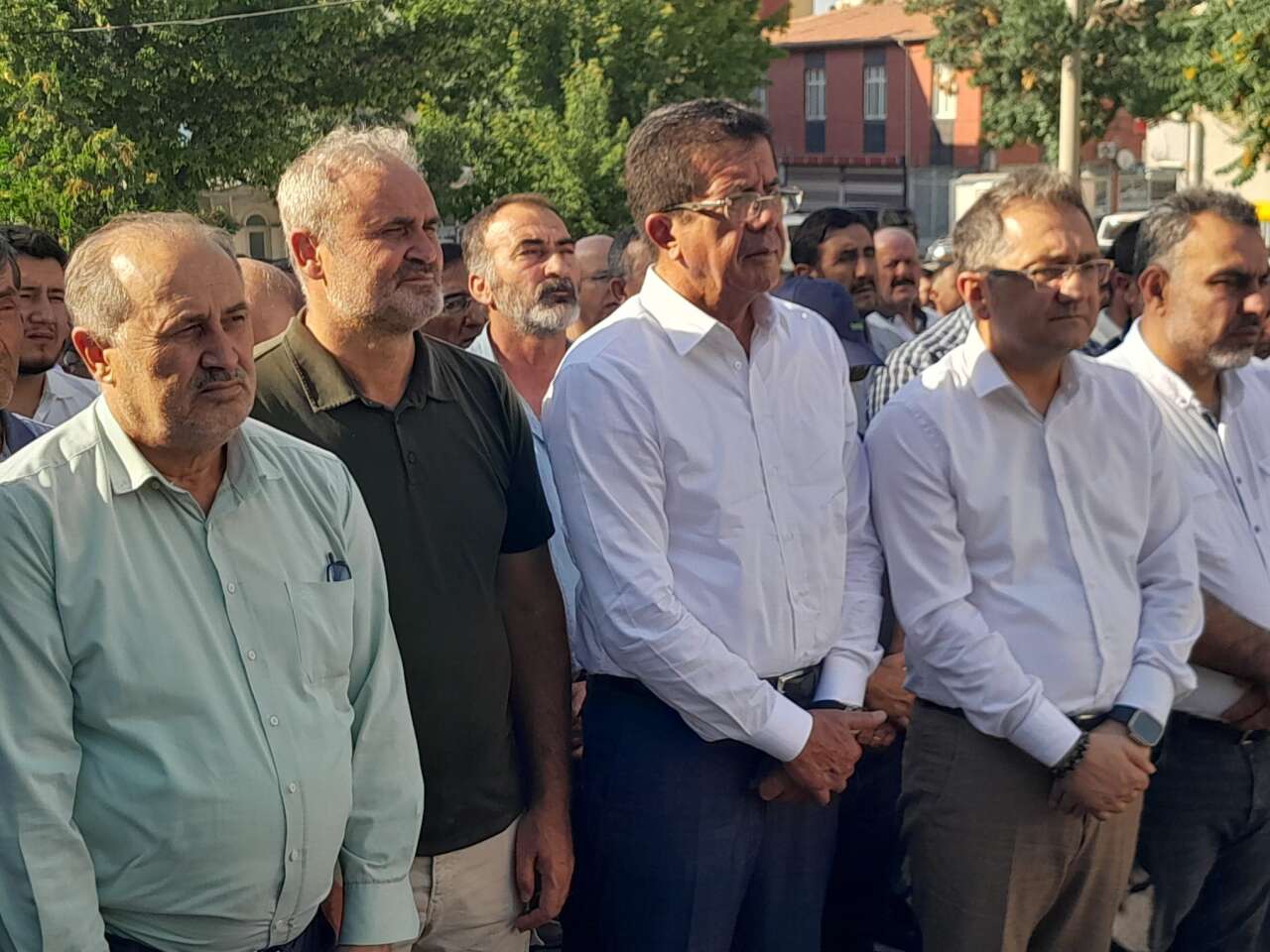 Nihat Zeybekci Konya Karapınar'da cenaze törenine katıldı haber fotoğrafı