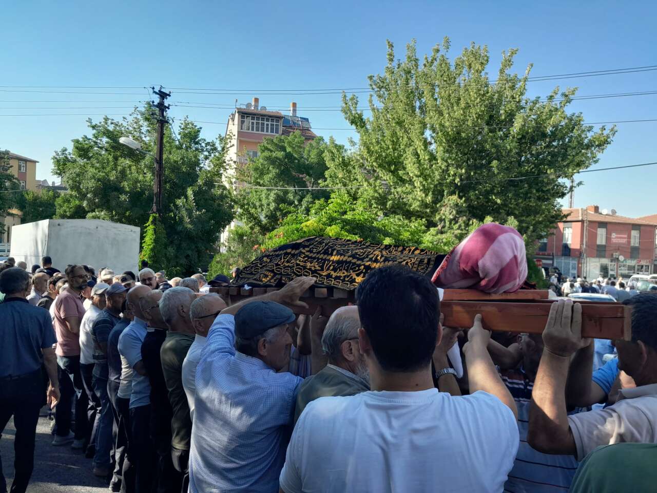 Nihat Zeybekci Konya Karapınar'da cenaze törenine katıldı haber fotoğrafı