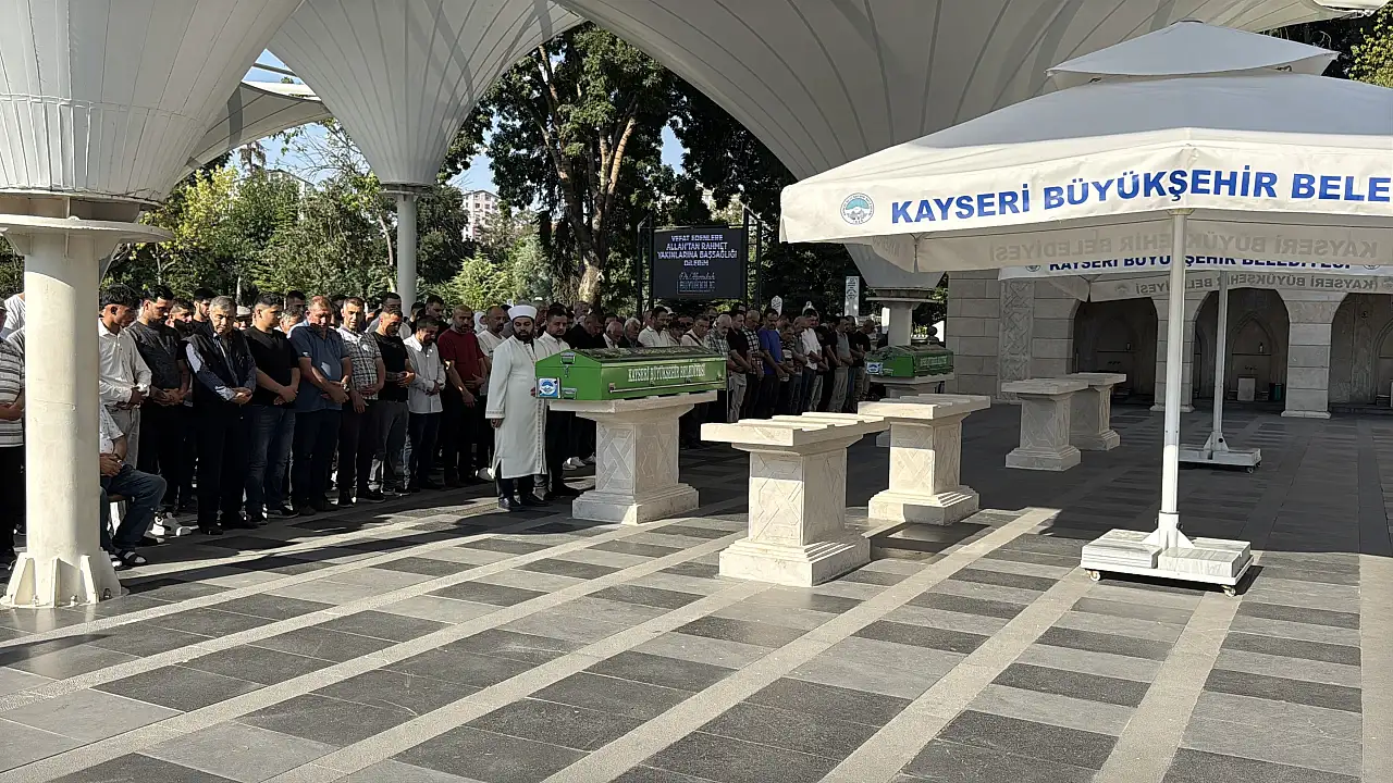 Kayseri'de bıçaklı kavgada hayatını kaybeden H.A. toprağa verildi haber fotoğrafı