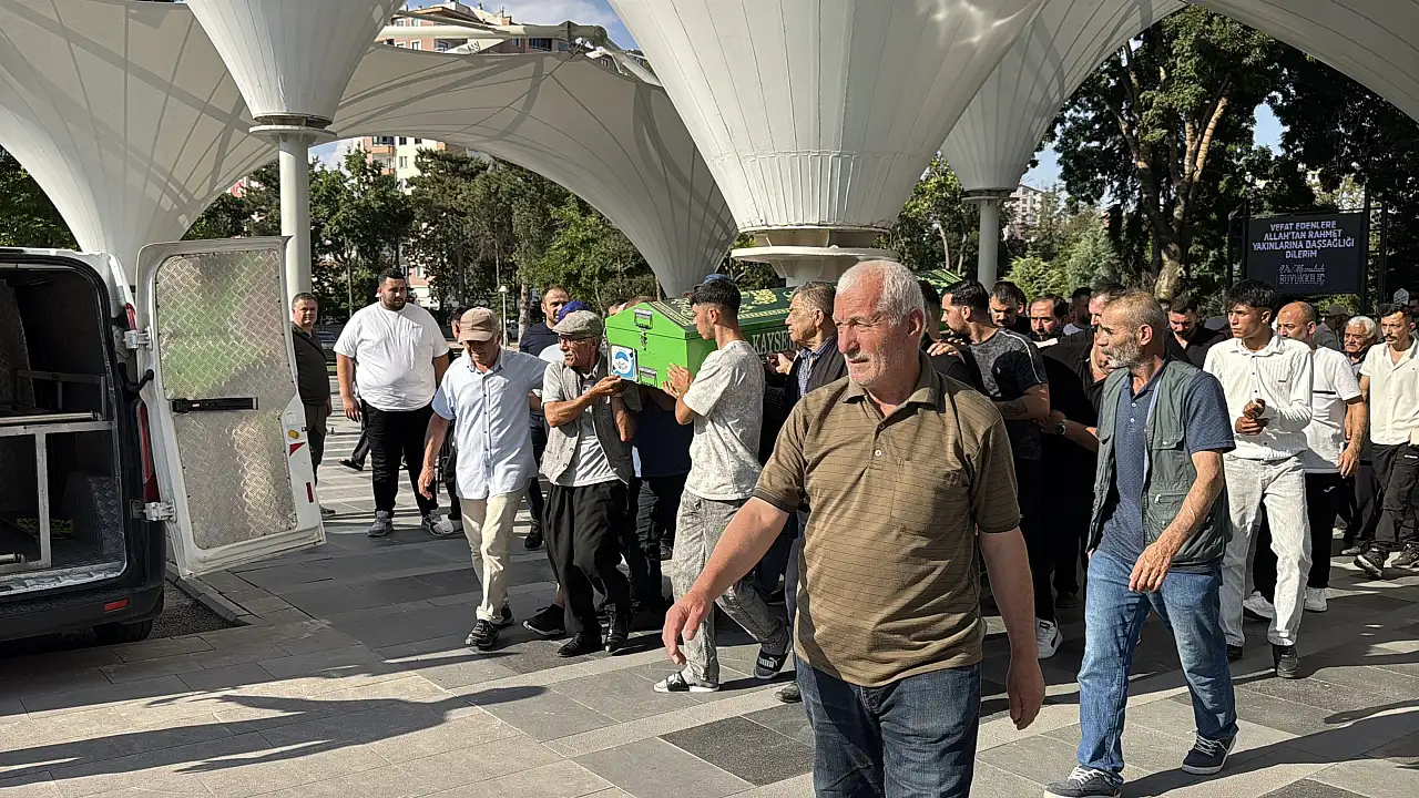 Kayseri'de bıçaklı kavgada hayatını kaybeden H.A. toprağa verildi haber fotoğrafı
