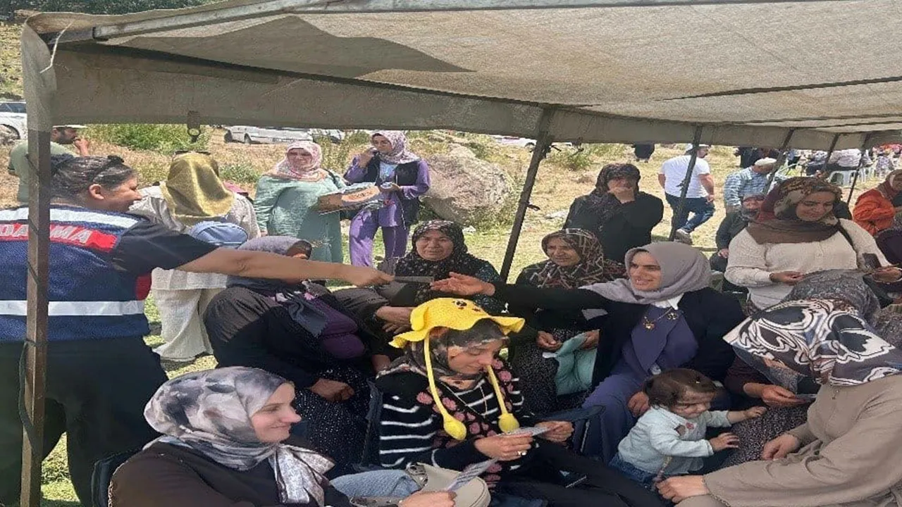 Konya jandarması siber suçlara karşı 7 bin 700 vatandaşı bilgilendirdi haber fotoğrafı