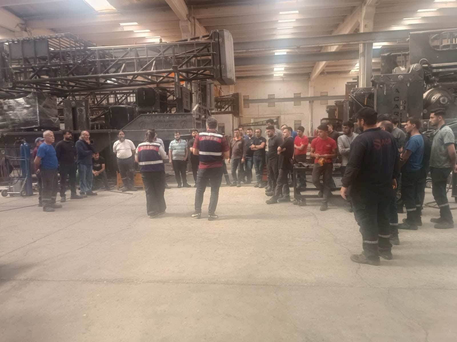 Konya jandarması siber suçlara karşı 7 bin 700 vatandaşı bilgilendirdi haber fotoğrafı