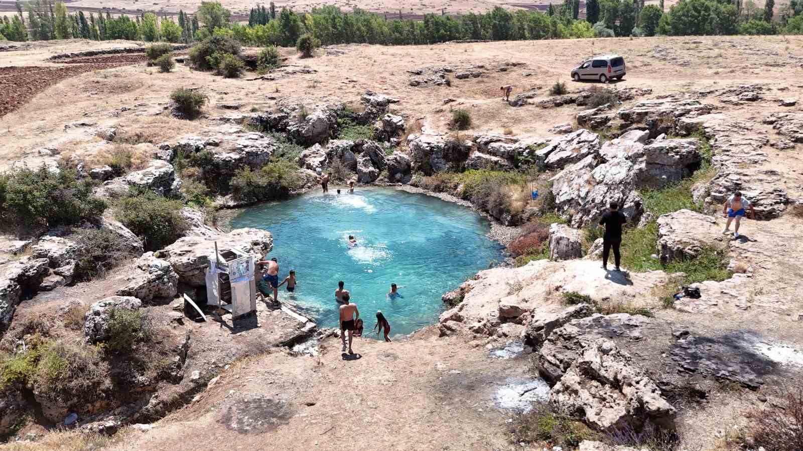 Sivas Uyuz Gölü yeniden su tuttu ve ziyaretçilerini ağırlamaya başladı haber fotoğrafı