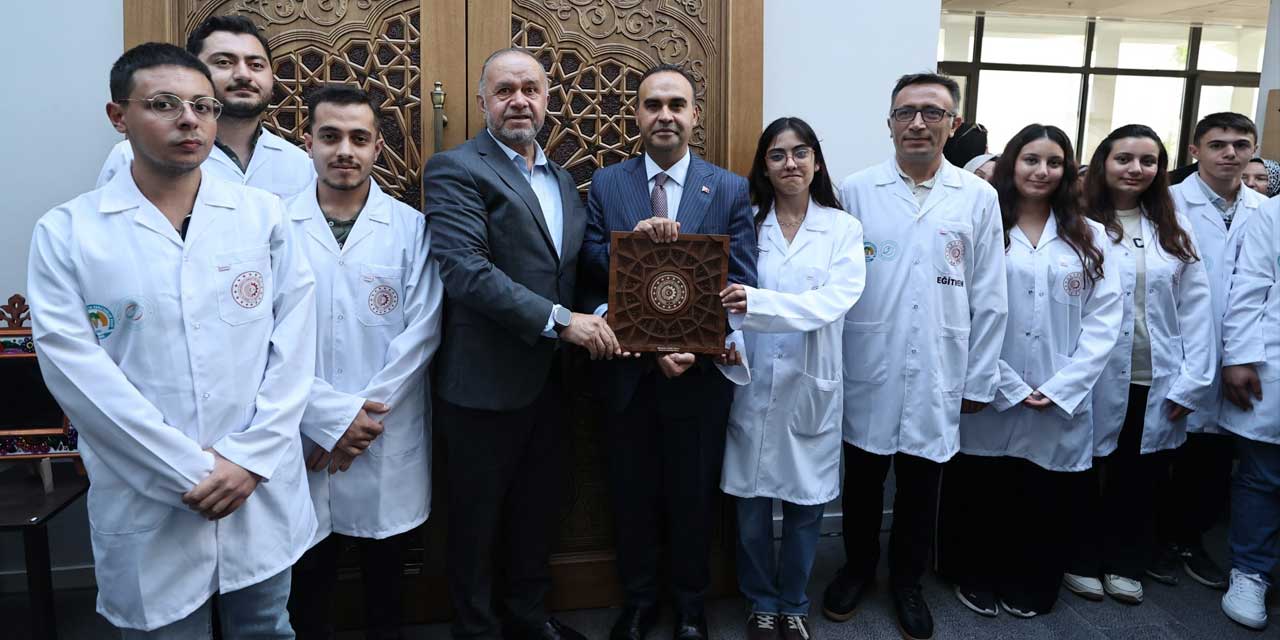 Sanayi ve Teknoloji Bakanı Kacır Konya'da çivisiz kapıyı inceledi