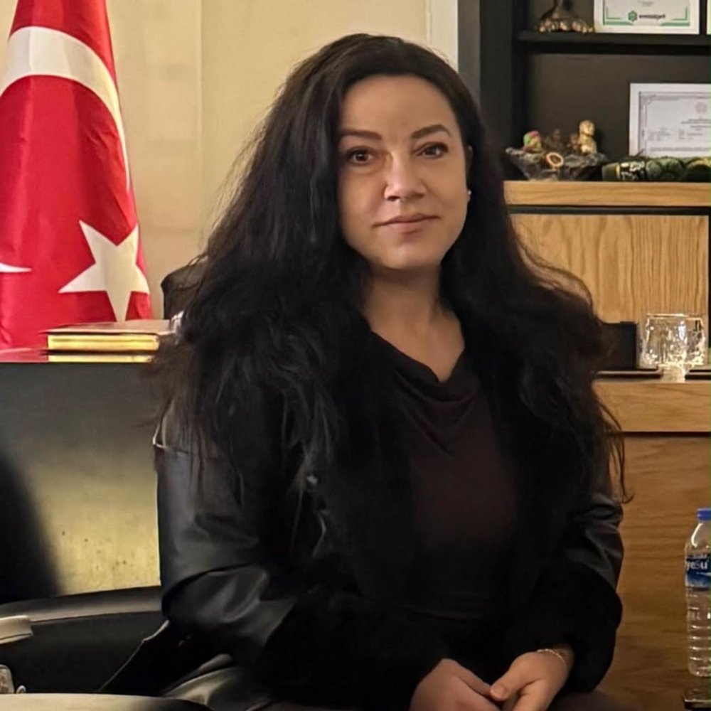 Konya'da otomobilde ölü bulunan İpek Gezer son yolculuğuna uğurlandı haber fotoğrafı