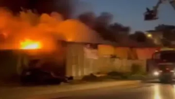 Başakşehir İkitelli Organize Sanayi Bölgesinde iş yeri yangını çıktı
