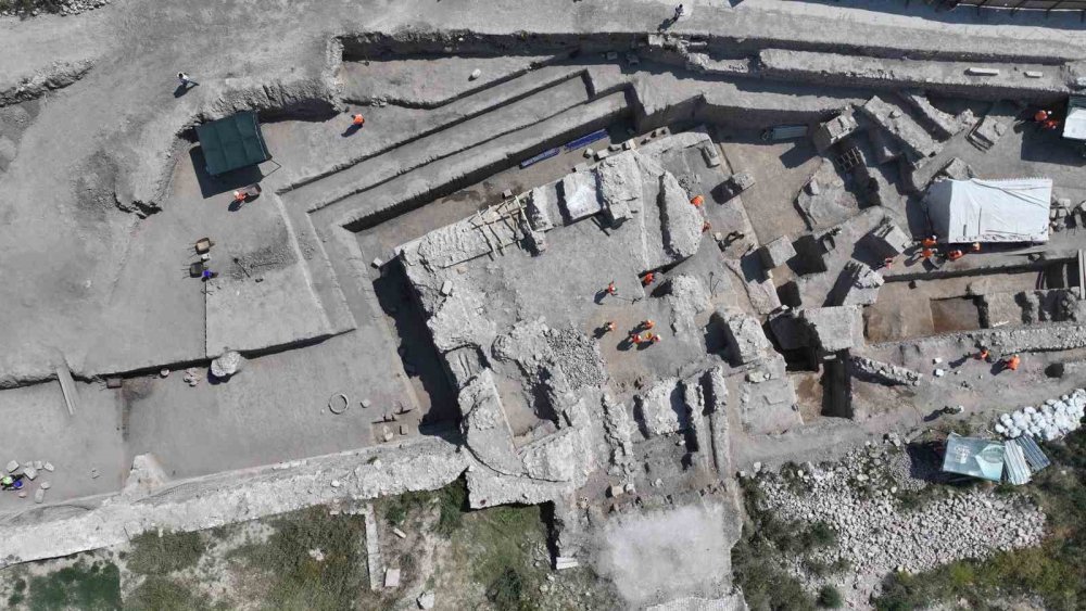 Konya'da Selçuklu dış surları ve Larende Kapısı gün yüzüne çıkarıldı haber fotoğrafı