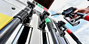 Benzin ve motorine yapılması beklenen büyük zamlar iptal edildi