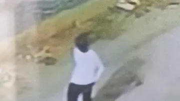 Akıllara zarar hırsızlık! Tanınmamak için bunu yaptı