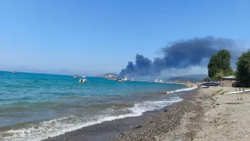 Muğla Fethiye açıklarında yanan gezi teknesindeki 115 kişi kurtarıldı