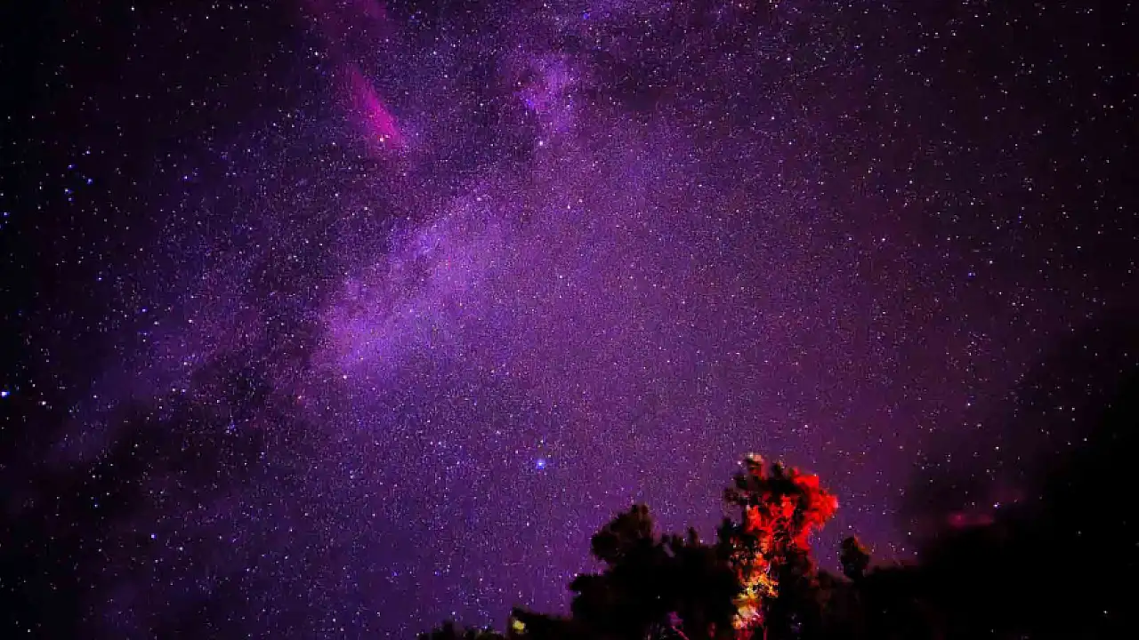 Konya'da gökyüzü açık hava sinemasına dönüştü! Meteor yağmurunu izlediler
