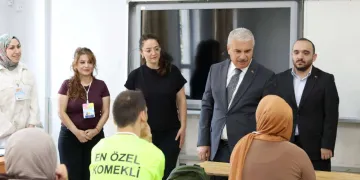 Konya Valisi İbrahim Akın Yaz Okulu ve KOMEK Öğrencilerini Ziyaret Etti