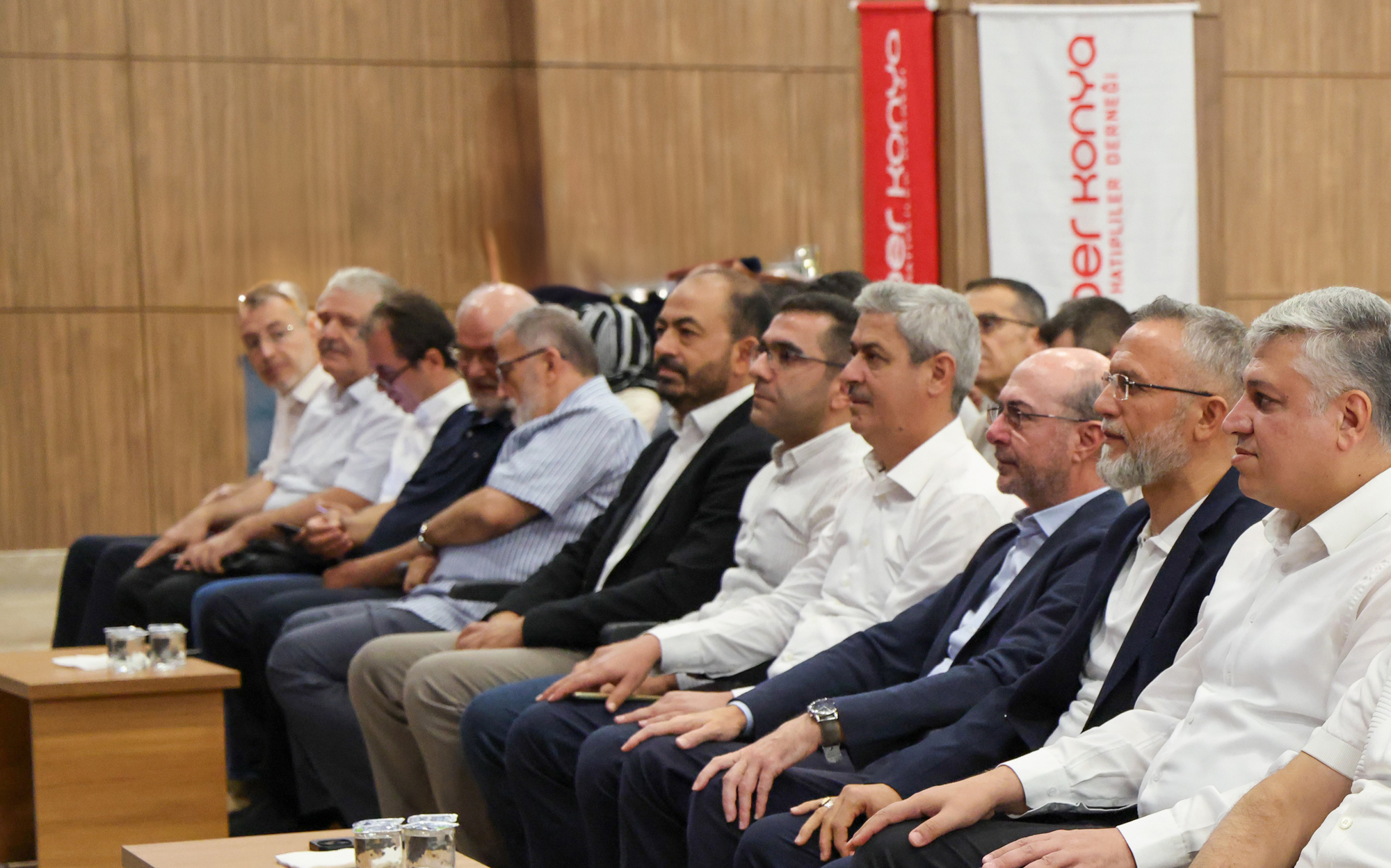 Konya'da YKS ve LGS'de Dereceye Giren İmam Hatip Öğrencileri Ödüllendirildi haber fotoğrafı