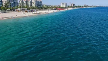 Konyaaltı Sahili'nde şamandıra olmaması plaj işletmecilerinin tepkisine yol açtı