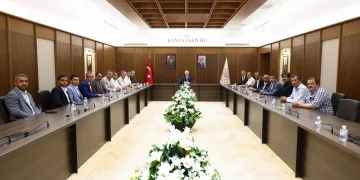 Konya Valisi İbrahim Akın mahalle muhtarlarıyla bir araya geldi