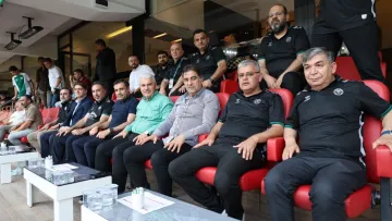 Konyaspor Çaykurspor Karşılaşmasına Protokolden Yoğun İlgi