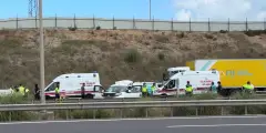 PTT kamyonetinin otomobille çarpıştığı kazada biri çocuk 3 kişi öldü