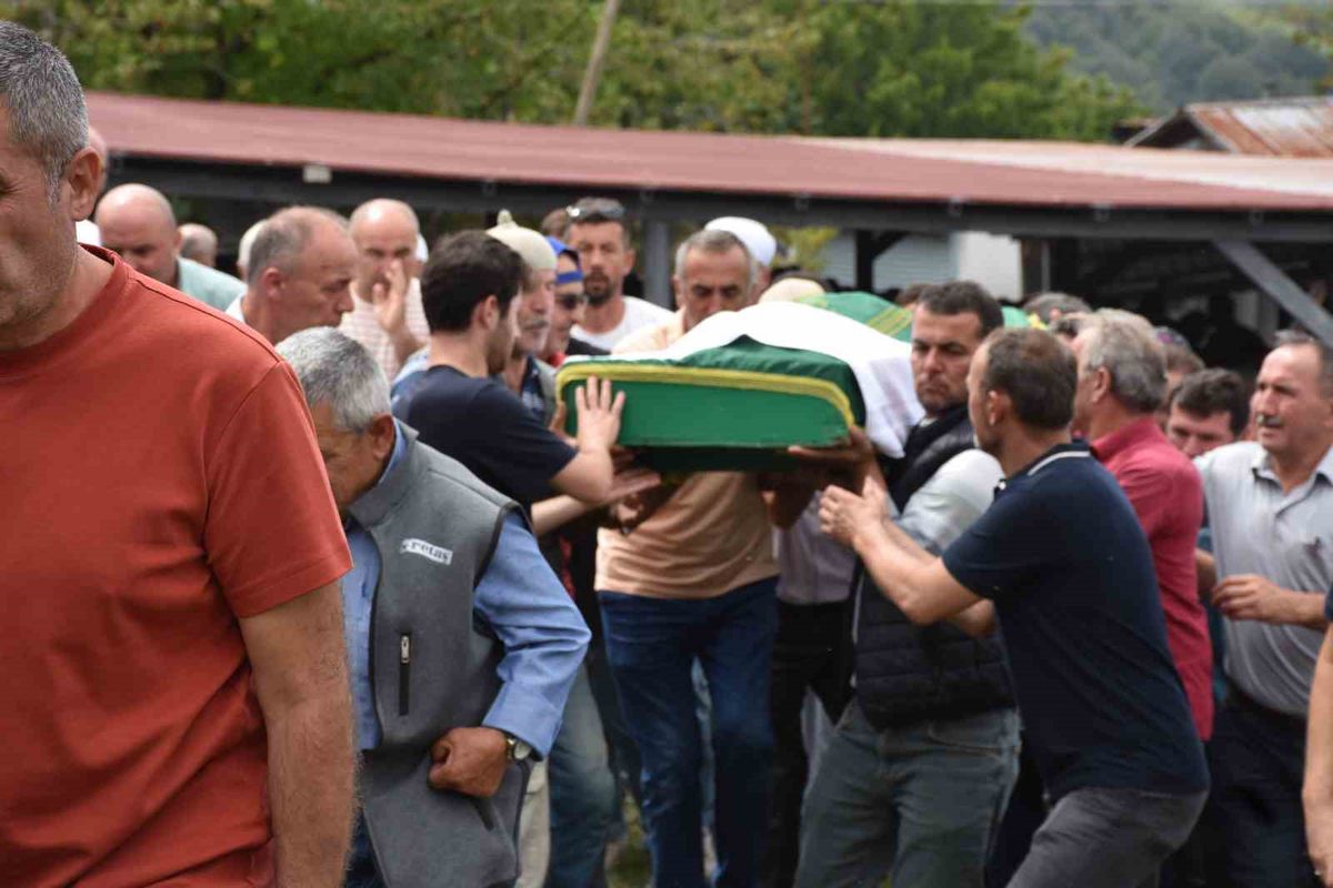 Fındık Toplarken Hayatını Kaybeden Kişinin Ailesi Yasta haber fotoğrafı