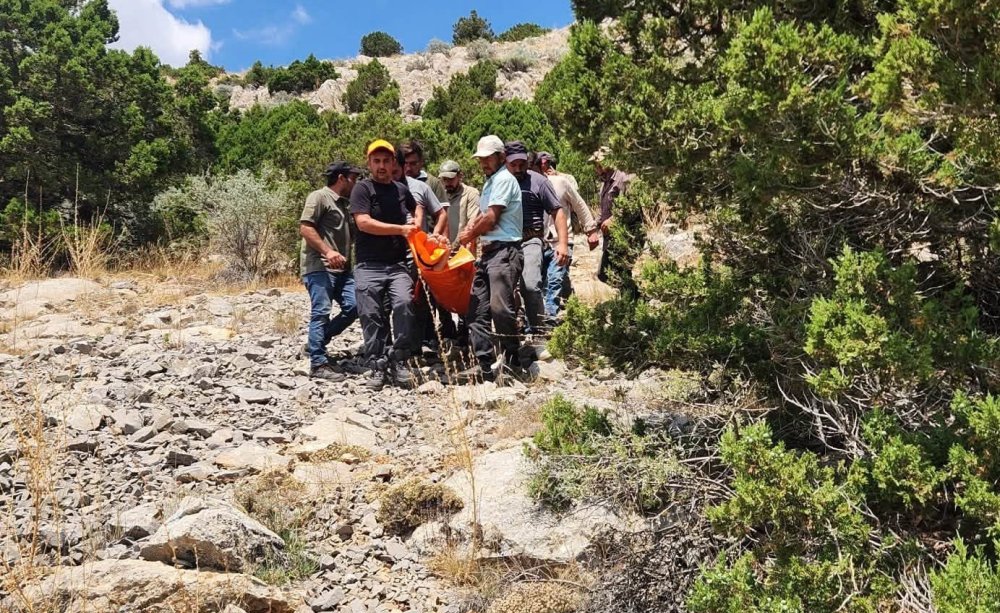 Sürek avı sırasında kayalıklardan aşağı düşen avcı yaralandı haber fotoğrafı