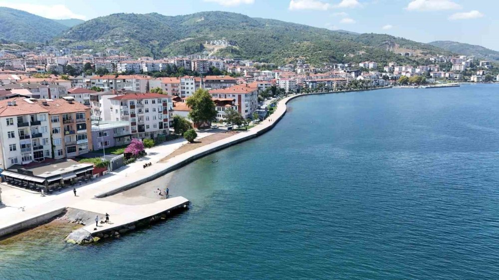 Gölcük Değirmendere Sahilinde Taşkın Riski Tamamen Sona Erdi haber fotoğrafı
