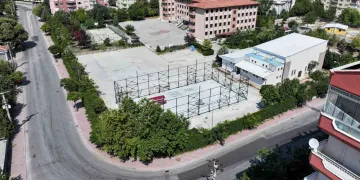Karatay Belediyesinin 14 yeni halı saha projesinde sona yaklaşıldı