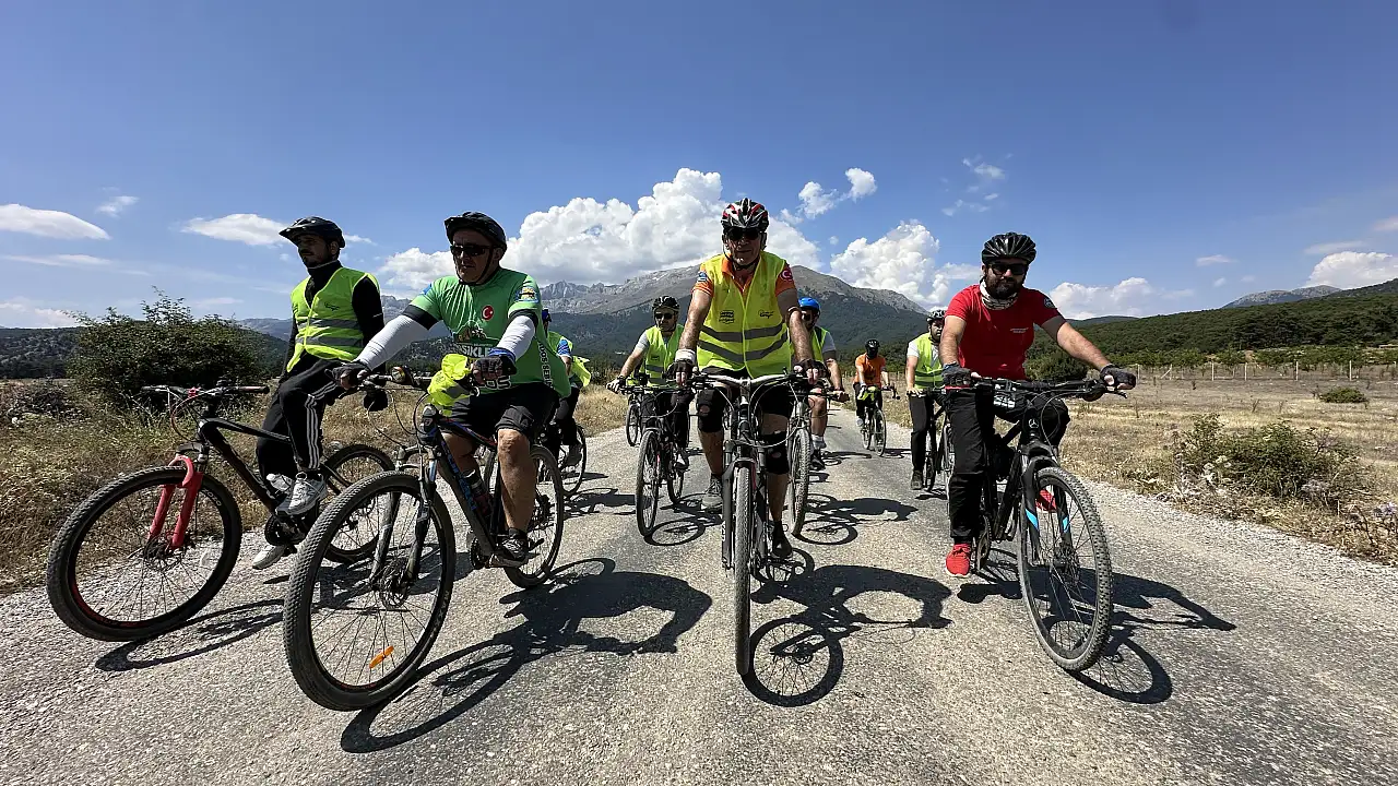 Konya'da Tarih ve Doğa Rotalarında Bisikletliler Pedal Çevirdi haber fotoğrafı