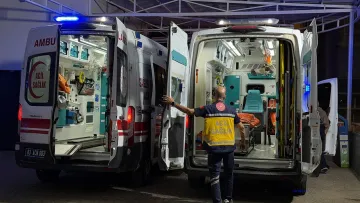 Trafikte çıkan yol verme tartışmasında iki kişi silahla yaralandı