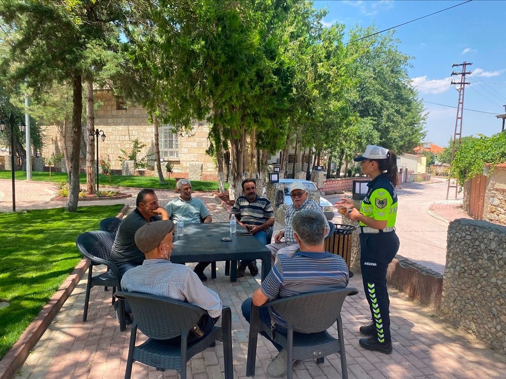 Konya'da Düzenlenen Seminerlerde 930 Kişiye Trafik Güvenliği Eğitimi Verildi haber fotoğrafı