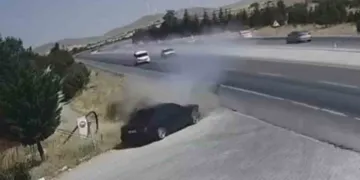 Konya'da zincirleme kazada savrulan araç parçası iki can aldı