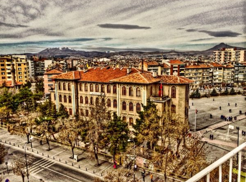 Tarihi Konya Lisesi eğitimdeki değişim nedeniyle ikinci kez mezun vermeyecek haber fotoğrafı