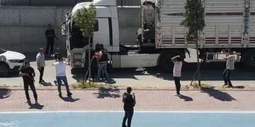 Konya'da şüpheli tıra düzenlenen narkotik operasyonunda sentetik ecza ele geçirildi