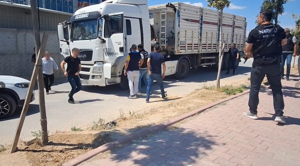 Konya'da şüpheli tıra düzenlenen narkotik operasyonunda sentetik ecza ele geçirildi haber fotoğrafı