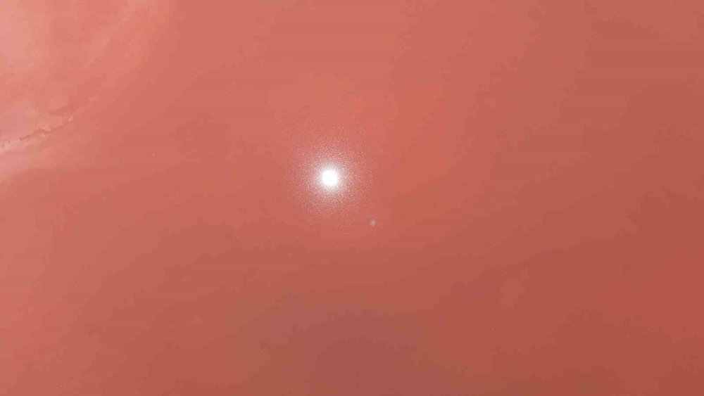 Sıcak havaların etkisiyle Tuz Gölü pembe renge bürünerek renk değiştirdi haber fotoğrafı