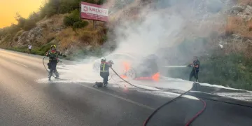 Yol Ortasında Çıkan Yangında 8 Milyon TL Alev Alev Yandı