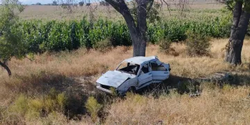 Konya'da kontrolden çıkan otomobilin ağaca çarptığı kazada sürücü ağır yaralandı