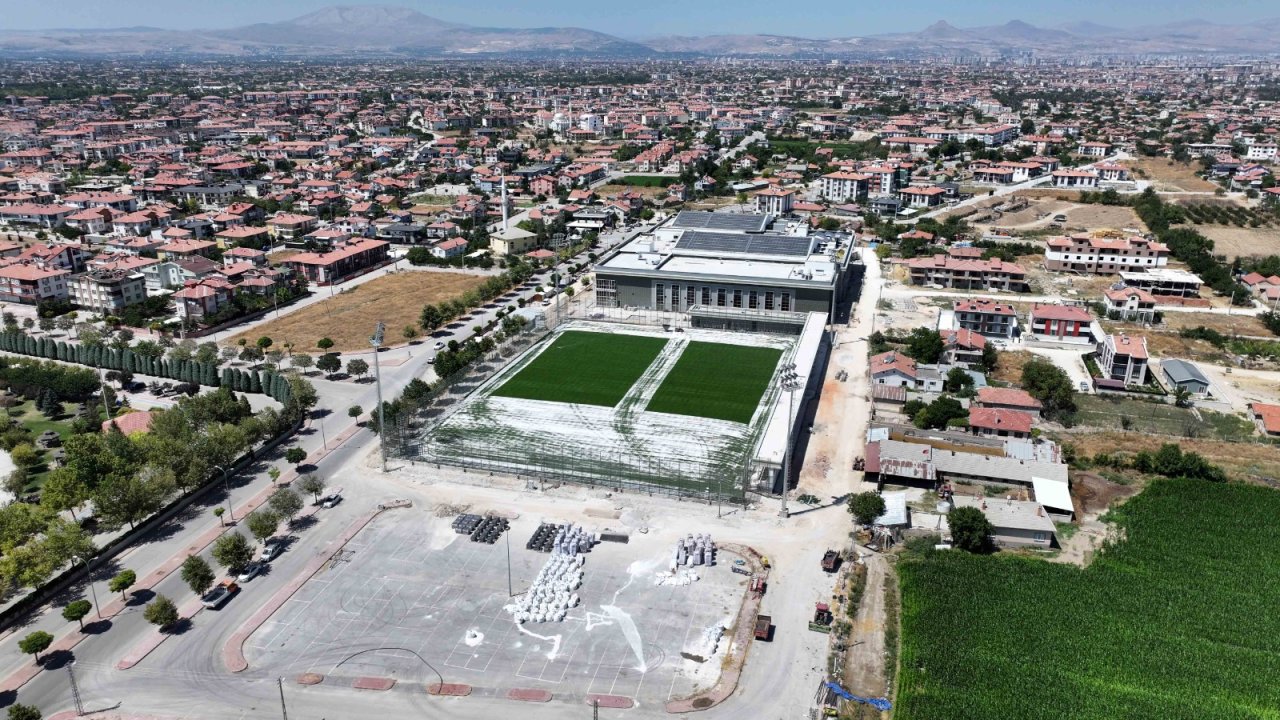 Karatay Spor Merkezi inşaatında çalışmalar tüm hızıyla sürüyor