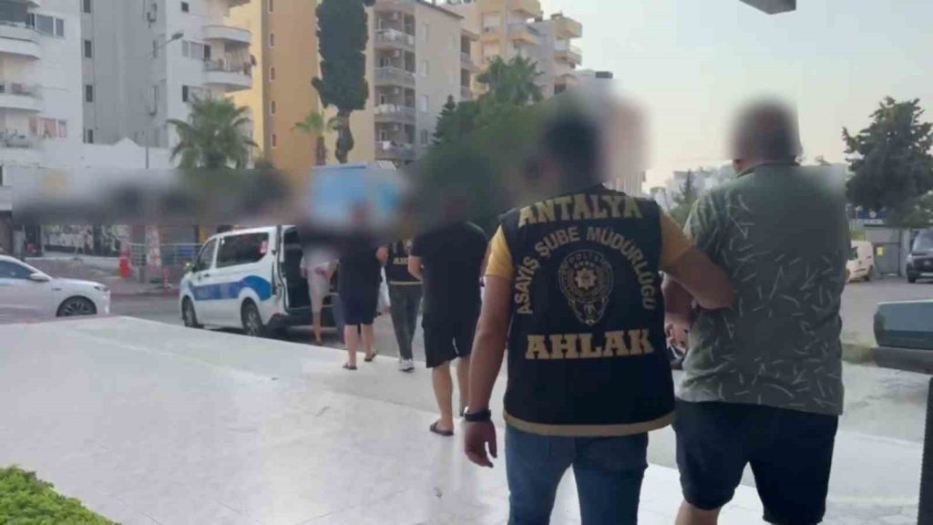 Fuhuş operasyonunda 5 şüpheli yakalandı 14 kadın kurtarıldı haber fotoğrafı