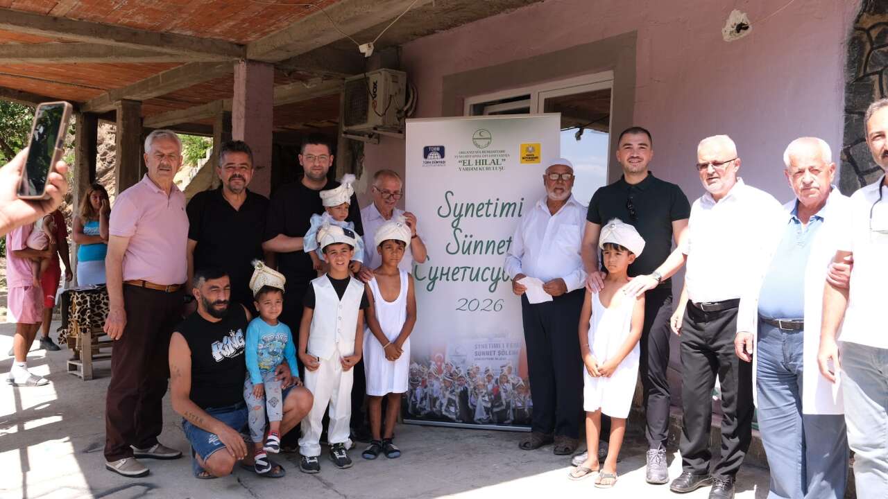 Konya Büyükşehir Belediyesi Üsküp'te 300 çocuğun mutluluğuna ortak oldu haber fotoğrafı