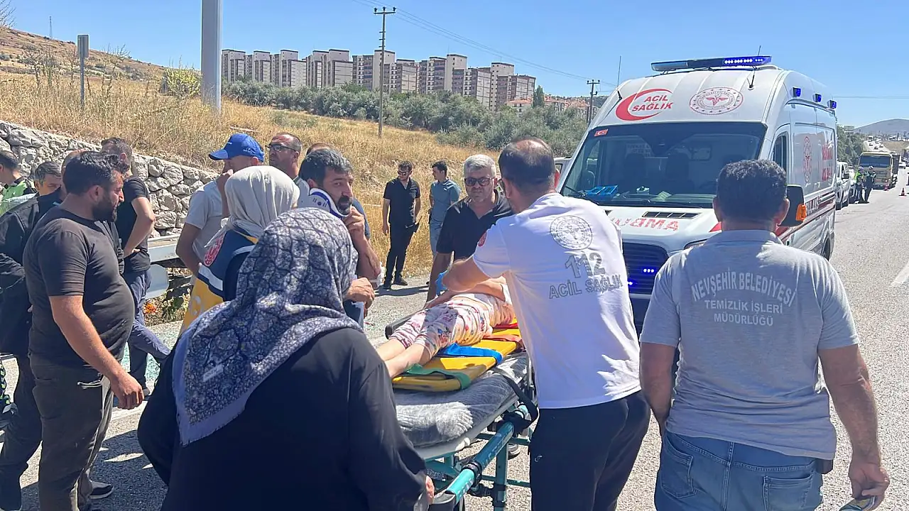 Traktör ile çekicinin çarpıştığı kazada 4'ü çocuk 6 kişi yaralandı haber fotoğrafı